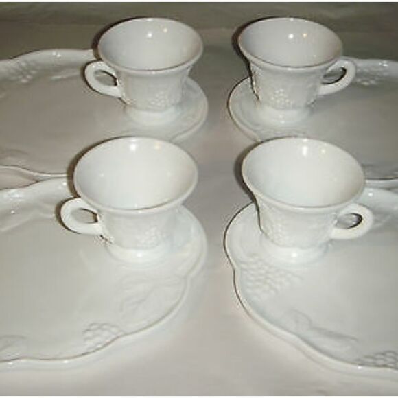 ā„ļø VintageĀ Milk Glass Colony Harvest GrapesĀ Snack Plate & Cup Sets, Set of 4. - Picture 2 of 6